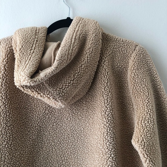 FILA x UO Camel Teddy Bear Cropped Hoodie - Picture 11 of 11